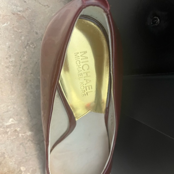 Michael Kors Wine Heels - Picture 4 of 6